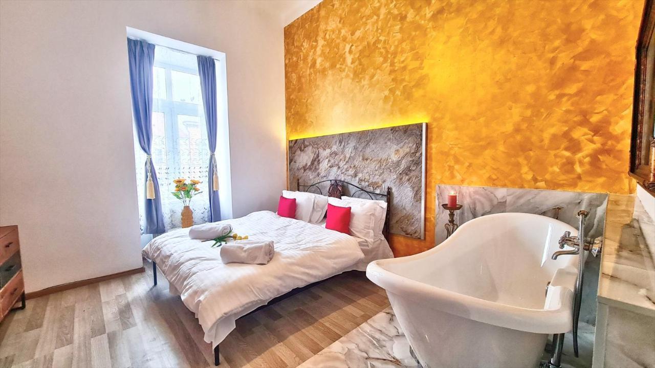 Royal Mansion In Unirii Square Lägenhet Cluj-Napoca Exteriör bild